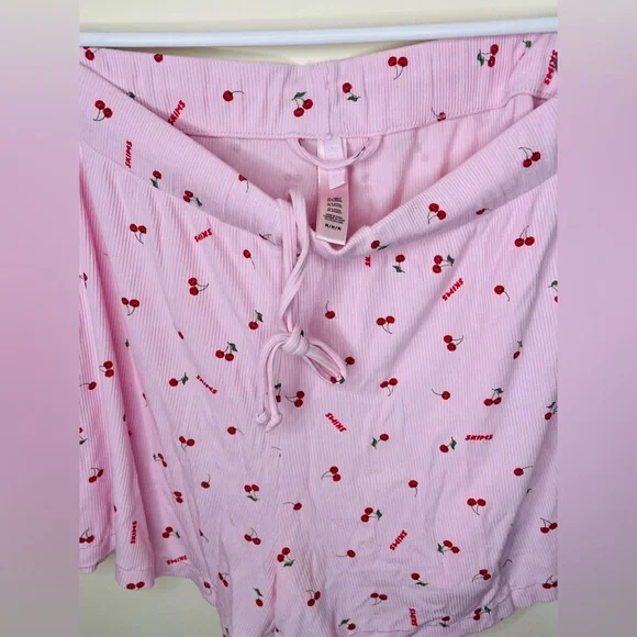 SKIMS- Valentine’s Collection- Soft Lounge Sleep Set Cherry Print - Picture 10 of 11